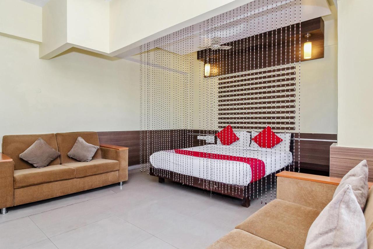 Oyo 30537 Hotel Megharaj Bijāpur Exterior foto