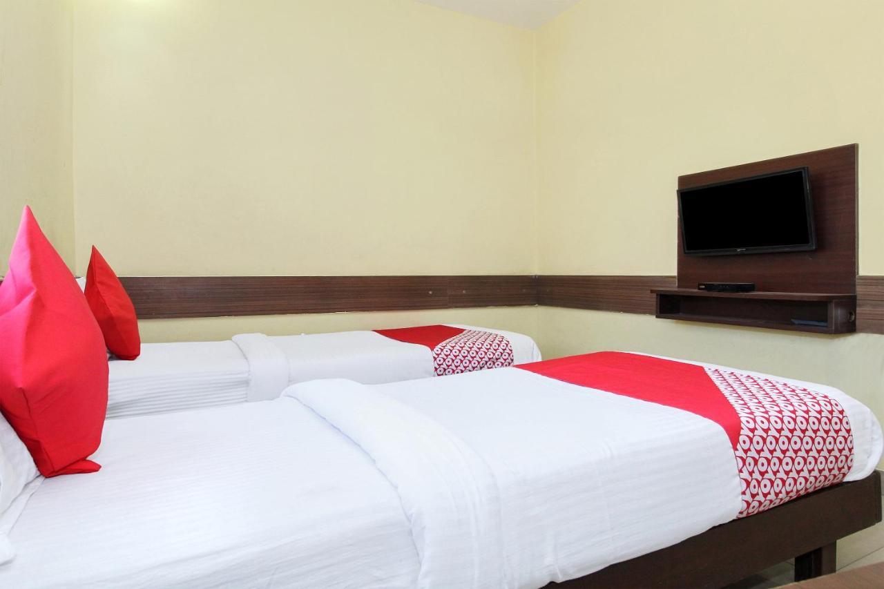 Oyo 30537 Hotel Megharaj Bijāpur Exterior foto